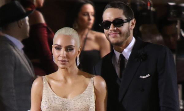 Pete Davidson a avut nevoie de terapie după relația cu Kim Kardashian. Comediantul a fost hărțuit de fostul soț al vedetei, Kanye West