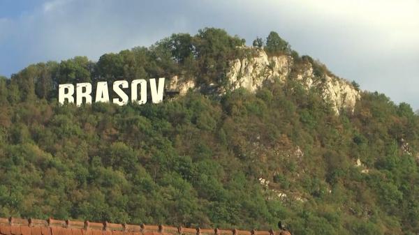 Peisaj nefiresc de toamnă, în august: arborii de pe Tâmpa s-au veştejit. Ar putea să nu-şi mai revină vreodată complet