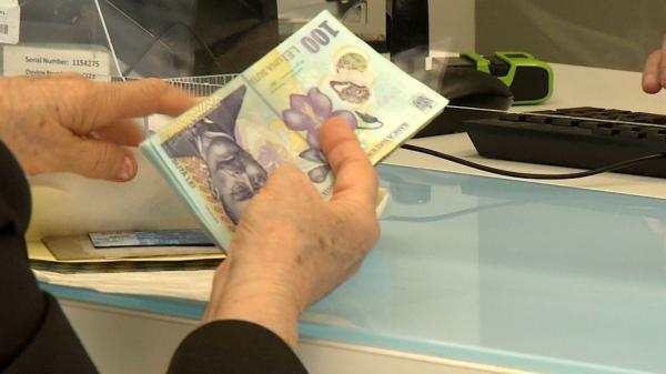 Intervenţia lui Mugur Isărescu a oprit din creştere indicele Robor. Pentru un împrumut de 65.000 de euro pe 30 de ani, un român a plătit în acest an o rată mai mare cu aproape 1.500 de lei