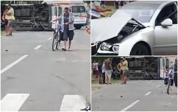 Ambulanţă răsturnată în Timiş, după ce un şofer de 20 de ani a intrat cu viteză într-o intersecţie