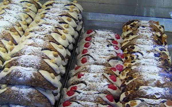Senzaţii culinare inedite în a doua noapte de Summer Well: "Cannoli, profiterol şi curry, cât să te dregi după ce ai băut toată noaptea"