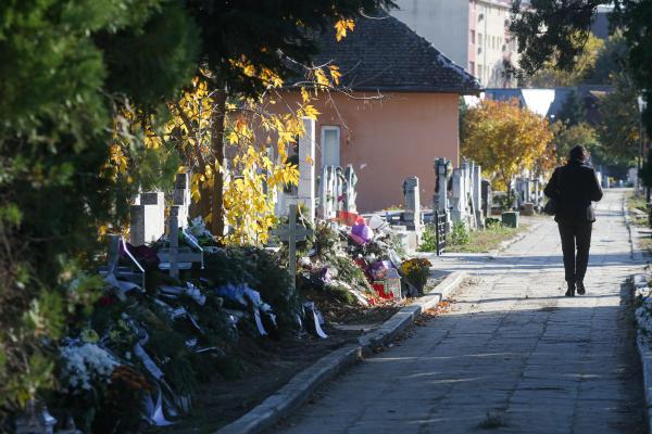 O ultimă taxă înainte de odihna veşnică. Mai multe oraşe scumpesc locurile de veci, dar oferă metoda plăţii în rate