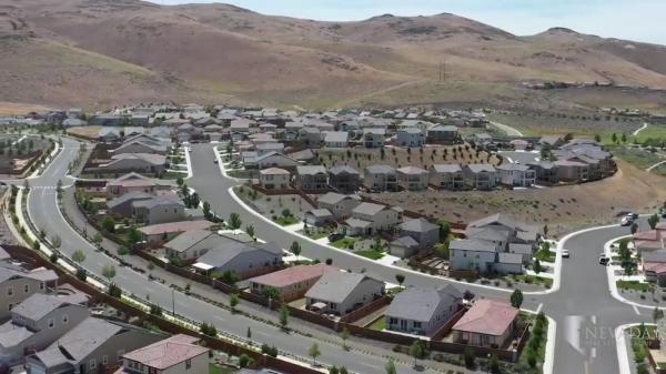 Şi-a cumpărat casa visurilor, dar s-a trezit că deţine un cartier întreg. O eroare a autorităţilor a făcut-o pe o americancă proprietară a 85 de locuinţe