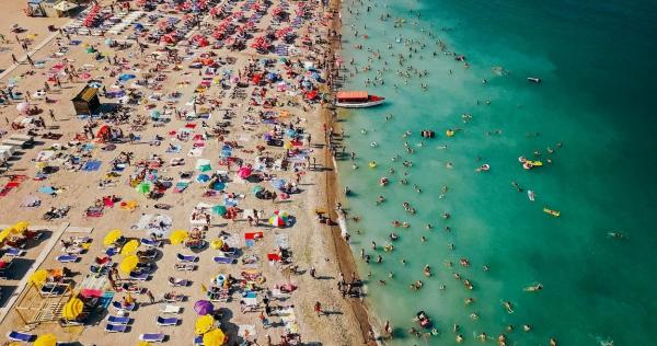 Vacanțe cu "cazarea la schimb". Cum funcționează sistemul la care apelează tot mai mulți români