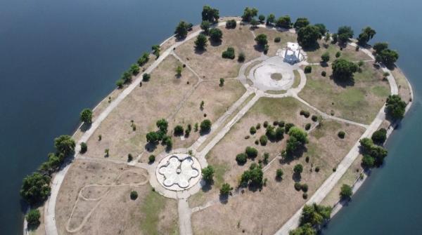 "N-aş vrea să văd cârciumi, terase". Insula "Îngerilor" de pe Lacul Morii va fi reabilitată: ce planuri au autorităţile
