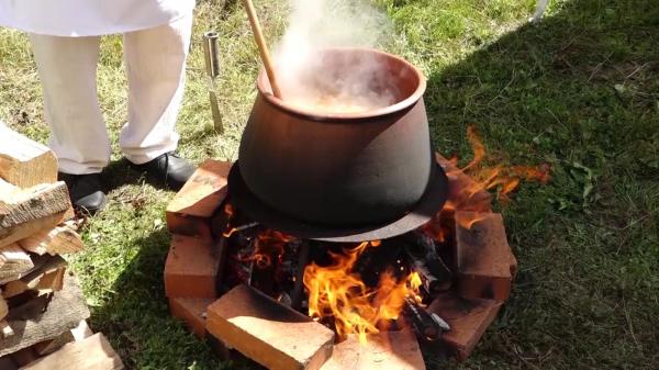 Ziua apei minerale a fost sărbatorita în Harghita Băi cu dansuri si mâncare tradiţională