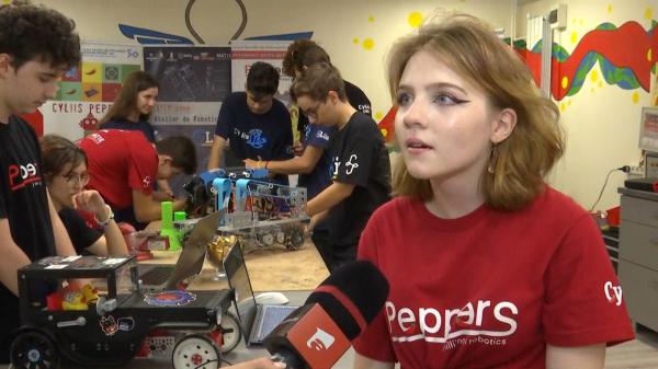 Criza de ingineri: soluţii pentru viitor, încă de pe băncile şcolii. La Iaşi, elevii îmbină jocul şi ştiinţa, în laboratorul de robotică