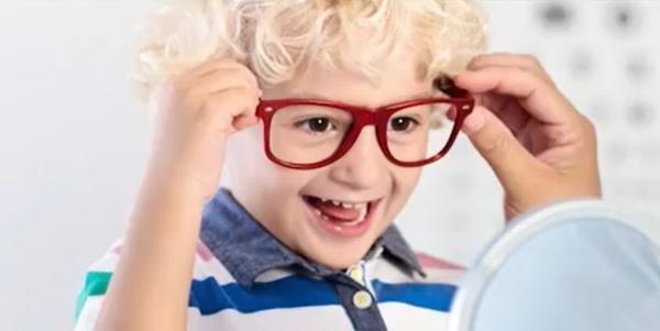 Primul consult oftalmologic pentru un bebeluş, nu mai târziu de 6 luni: cum te asiguri că nu are probleme cu vederea