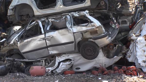 Descinderi în Bolintin Vale, la centrele de fier vechi. Mii de kg de deşeuri, arse ilegal. Dosar penal, pedeapsa fiind între 3 şi 5 ani