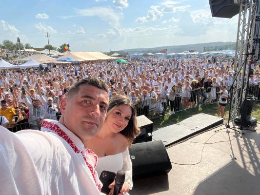 Nunta lui George Simion, o combinație de târg tradiţional cu mici şi bere și miting politic
