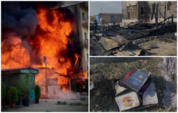 "Am văzut focul, era în altar". Ce ar fi provocat incendiul care a făcut scrum o biserică din Constanţa, plină de enoriaşi. Flăcările s-au extins şi la blocul vecin