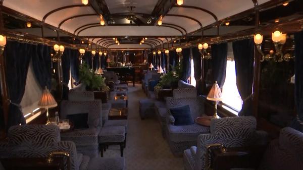 120.000 de euro, un bilet pentru o călătorie cu trenul Orient Express. "Fantastic, fabulos, avem șampanie toată ziua"