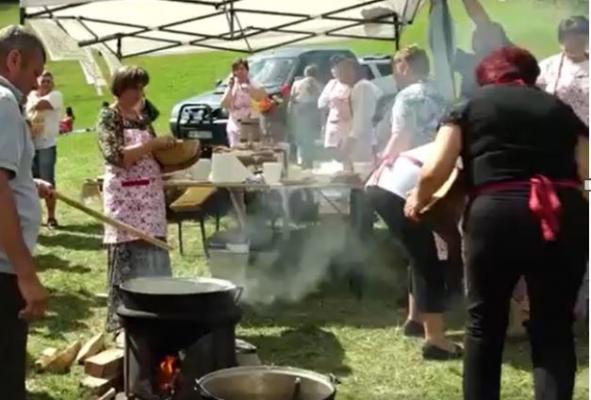 Festivalul Mămăligii din Harghita, un eveniment destinat gurmanzilor. Misiunea din acest an: un record de o tonă şi jumătate