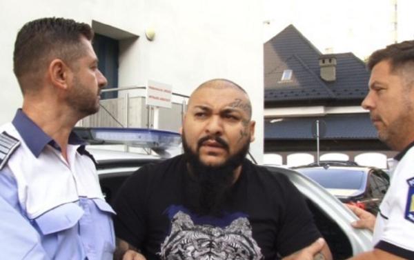 Amendă record pentru Dani Mocanu. Manelistul are interdicţie 5 ani în Târgu Mureş, după ce a scos cuţitul şi a ameninţat un tânăr