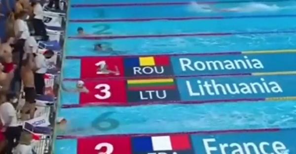 Aur pentru ştafeta de 400 de metri liber la Campionatul Mondial de înot pentru juniori. David Popovici, record al competiţiei