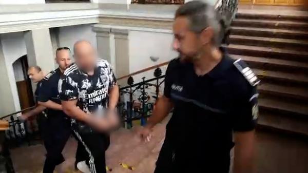 Primele declaraţii făcute de presupusul autor al dublei crime din Cluj, despre ce s-a întâmplat în apartamentul groazei: "O manevră"