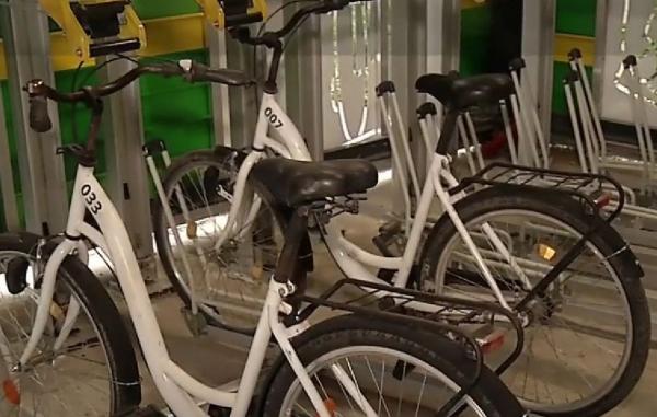 100 de lei pe an pentru a-ți parca bicicleta în siguranță: "Nu îi văd utilitatea, deocamdată. Nu există încă o cultură, educaţie"