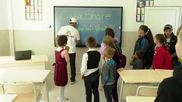 Un antreprenor din Iaşi a strâns 600.000 de euro din donaţii şi a ridicat un centru educaţional pentru copiii defavorizaţi