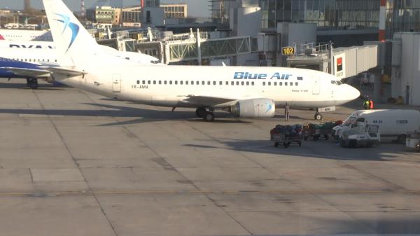 Dezastru la Blue Air: Are datorii de 230 de milioane de euro, adică 50% din venituri, şi va rămâne doar cu 5 avioane