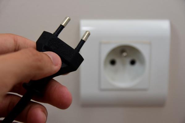 La iarnă, România ar putea rămâne fără curent în orele de vârf. Cine ar putea fi primii debranşaţi, pentru a evita o criză