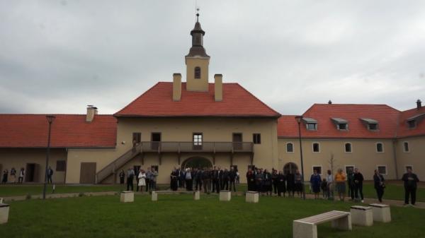 Noua faţă a Castelului Teleki din Bistriţa, reabilitat cu 25 de milioane de lei. Ajuns aproape ruină, şi-a recăpătat strălucirea