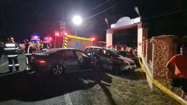 Au plecat să se distreze la nuntă, dar au ajuns pe patul de spital: 5 tineri, răniţi în carambolul cu 6 maşini din Constanța