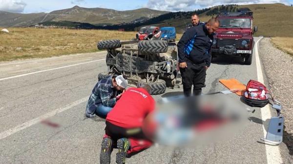 Accident cumplit pe Transalpina. Doi tineri s-au răsturnat cu ATV-ul, unul dintre ei a ajuns în stare gravă la spital