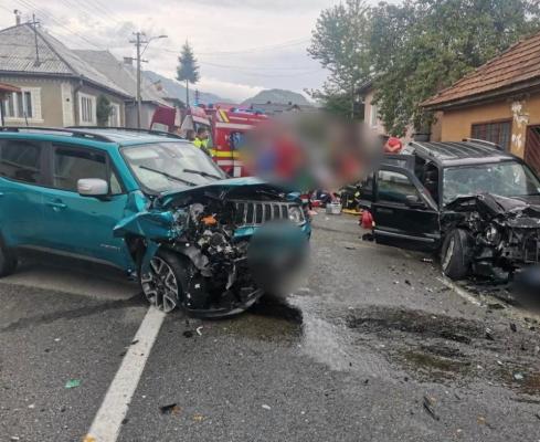 7 copii au fost răniţi, după ce un şofer băut a intrat în maşina în care se aflau, în Bistriţa-Năsăud