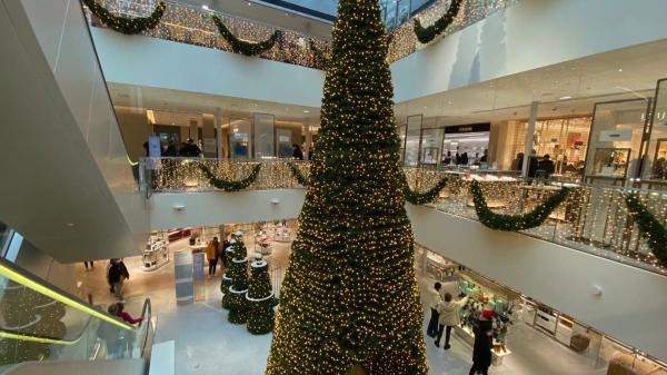 Și Louis Vuitton stinge lumina. Magazinele de lux, în beznă între 10 seara și 7 dimineața