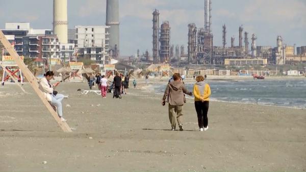 Aceeaşi cameră de hotel, 700 de lei în plin sezon, 170 de lei acum. Temperaturi de peste 20 de grade pe litoral