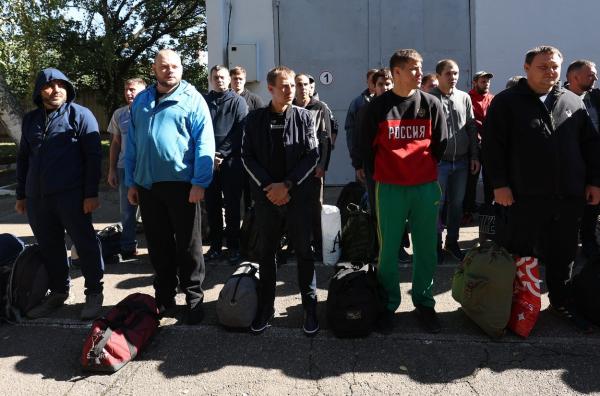 Mobilizarea parțială ordonată de Putin pare a fi haotică. Bărbaţi de toate vârstele, bolnavi sau fără nicio experienţă, sunt chemați la arme