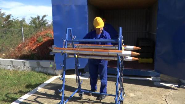 Cu peste 75% din culturi distruse de secetă, agricultorii din Vrancea scot "artileria grea": 10 sisteme de rachete pentru ploi artificiale