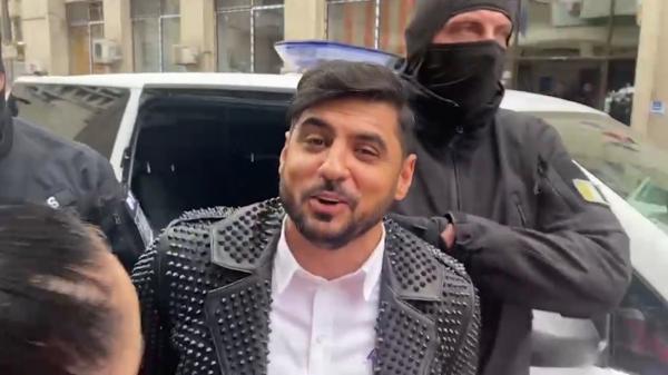 "Tricolorii mei, vă iubesc mult de tot!". Fane Văncică, interlopul care s-a filmat când își lovea și batjocorea iubita, a fost reținut pentru răpire