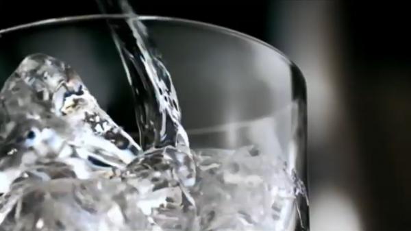 Guvernul Rusiei scumpeşte vodca. Cât va ajunge să coste cel mai popular alcool rusesc