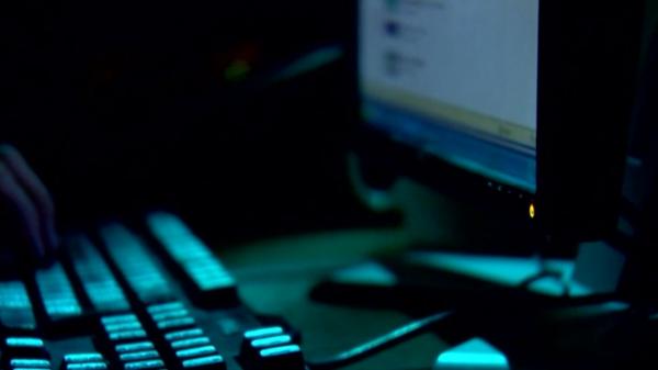 Tineri din Bacău, prinși cumpărând droguri de pe Dark Web cu criptomonede. Sperau că nu vor fi depistați de polițiști