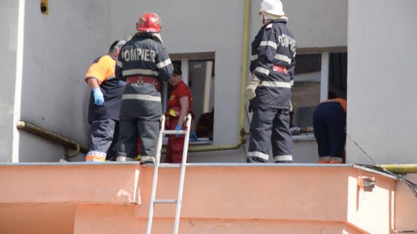 Medicul de 34 de ani care s-a aruncat pe geam a lăsat un bilet de adio. Imaginile surprinse înainte să se sinucidă