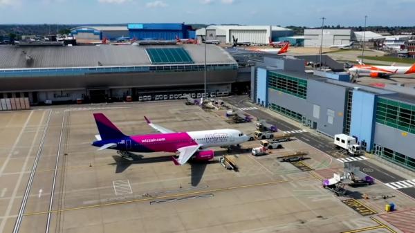Zbor Wizz Air anulat pe Aeroportul din Iași, după ce o adolescentă de 17 ani și-a aprins o țigară electronică