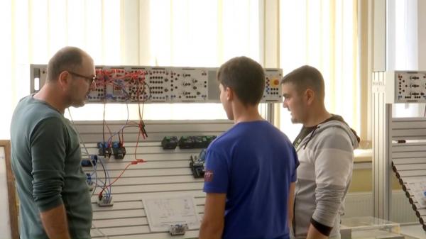 Elevii din România rămân fără profesori și educatori. Școlile de la țară, cele mai afectate de criza de personal din educație