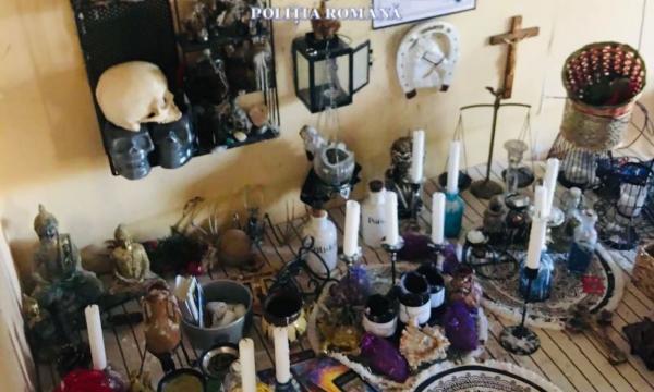 Un "guru" de 16 ani, fiul vrăjitoarei Norvegia, a convins o tânără să-i dea sume uriașe pentru ritualuri oculte. Adolescentul a fost reținut