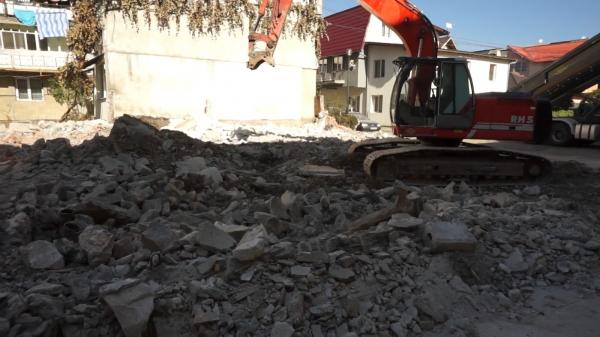 Oraşul din România care vrea să investească în parcări. Primăria demolează vechile puncte termice, acum nefuncţionale