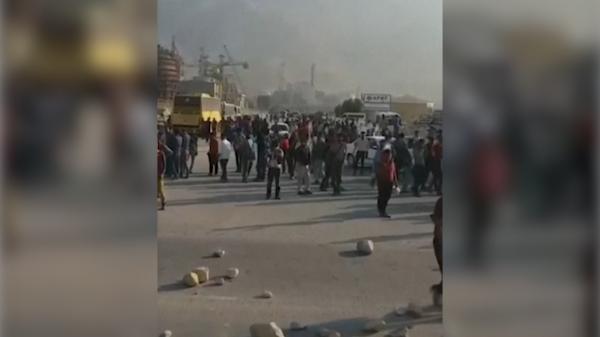 Manifestaţiile din Iran se extind. Sute de angajaţi ai rafinăriilor au protestat. La Teheran s-a scandat "Moarte dictatorului!"