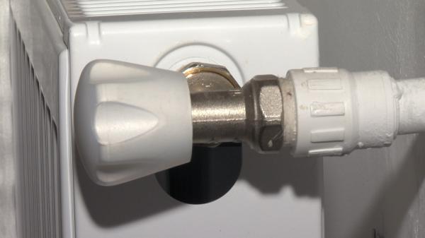 Căldură livrată cu porţia, în blocurile din Capitală. Termoenergetica va încărca treptat instalaţiile: unde ajunge mai repede agentul termic