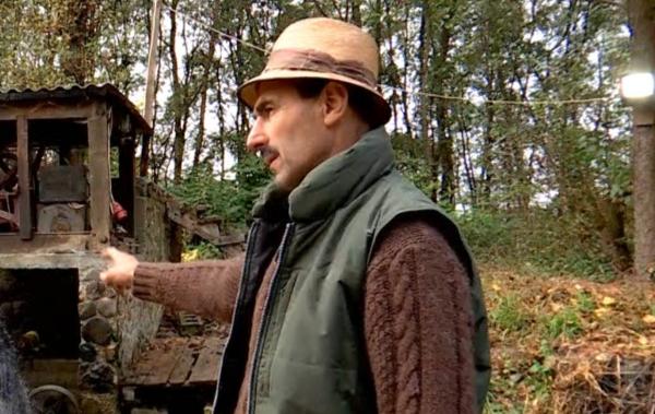 Ideea unui român ca să scape de facturile la energie. Acum stă cu becurile aprinse: "Nu le sting, şi așa nu plătesc"