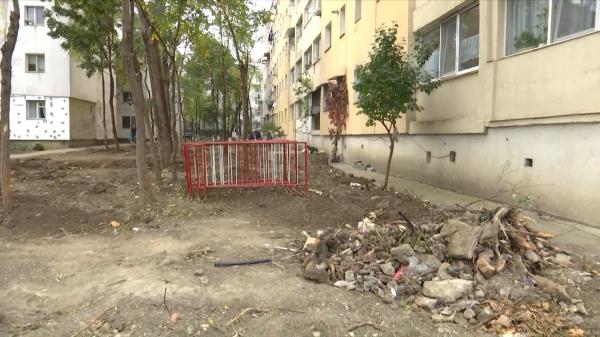 Grădinile improvizate de la parterul blocurilor devin istorie în Iaşi. Modernizarea se face din banii primăriei
