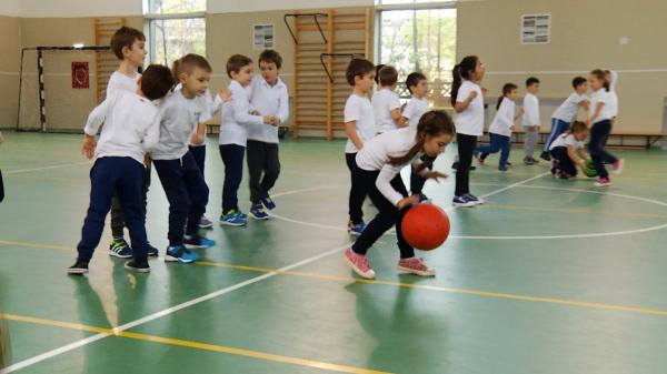 România are prea puţini profesori de sport. Cum afectează asta elevii şi ce soluţii propune Ministerul Sportului