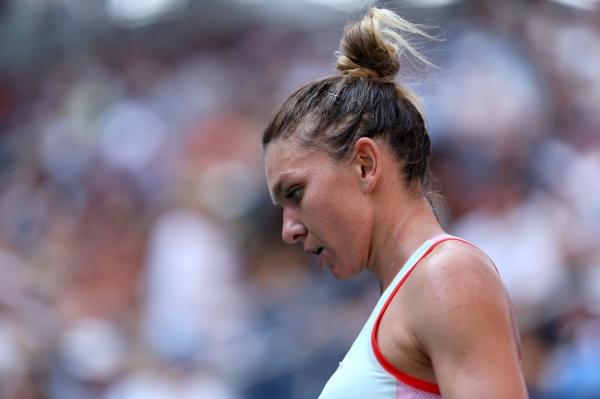 Simona Halep, aşteptată acasă, după scandalul de dopaj. Ce spune Stere Halep despre obiceiurile sportivei: "Nici apă nu bea dacă nu desface sticla cu mâna ei"