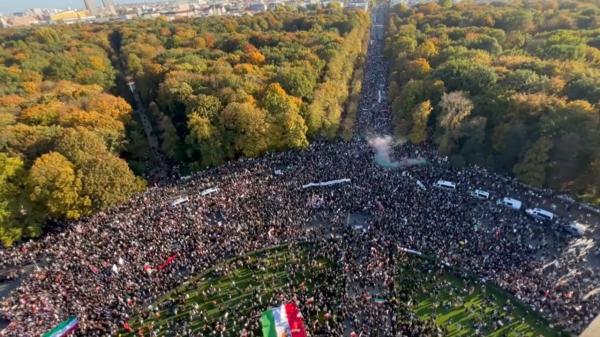 Miting de solidaritate uriaş pentru Iran. Peste 80.000 de nemţi au ieşit în stradă şi au scandat: "Femeie, Viaţă, Libertate"