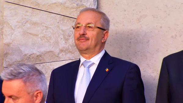 Gafele care au dus la plecarea lui Vasile Dîncu din funcţie. PSD ar putea ceda ministerul celor de la PNL