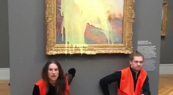 Piure de cartofi peste tabloul lui Monet. Activiştii de mediu au vandalizat opera în semn de protest