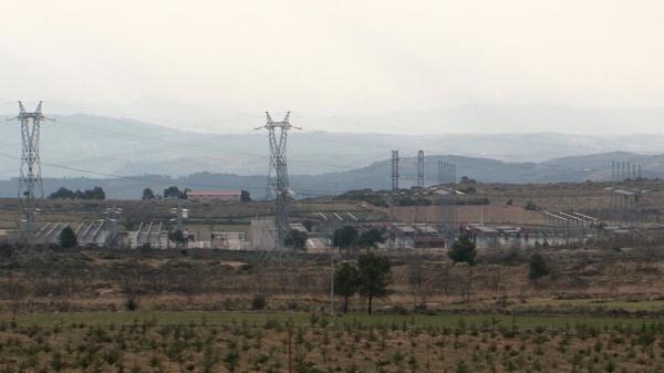 Cu ce modificări se vor trezi românii de la 1 ianuarie 2023. Tarife noi la curent şi fără plafonare la lemne